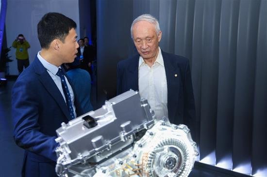 Dongfeng Fengshen L7 with Mach Electric Hybrid Technology Officially Released