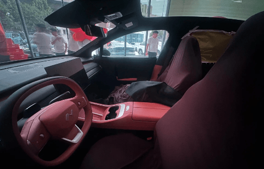 Tesla's same simple design: Lockheed L60 real car interior exposure