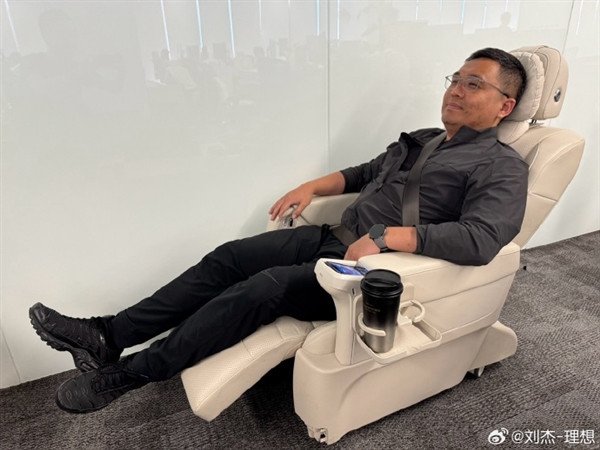 New design for ideal MEGA seats! Ideal Liu Jie personally tested: Office First Class