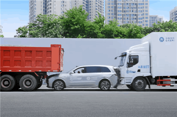 Heavy trucks attack the A, B and C pillars without deformation! Ideal L9 successfully challenges China Automobile Research Institute's pincer test