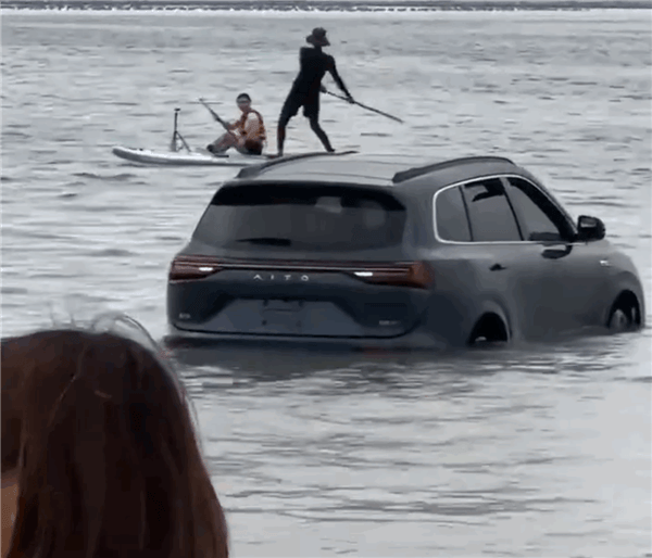 Wenjie M7 drove to the beach and was flooded. The owner was moved by after-sales service: he booked another Wenjie M9