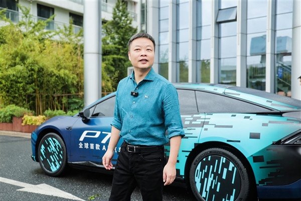 The world's first AI car debuts! He Xiaopeng drives Xiaopeng P7+ to appear at Yunqi Conference