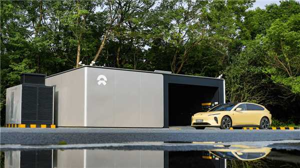 NIO car owners show superiority: charging piles in the service area are lined up for NIO to replace the electricity in 3 minutes