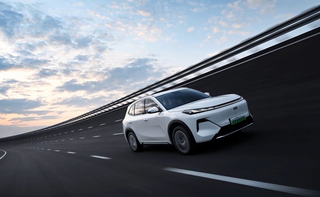 Geely releases new Raytheon EM super hybrid technology: dual innovations in performance and energy conservation