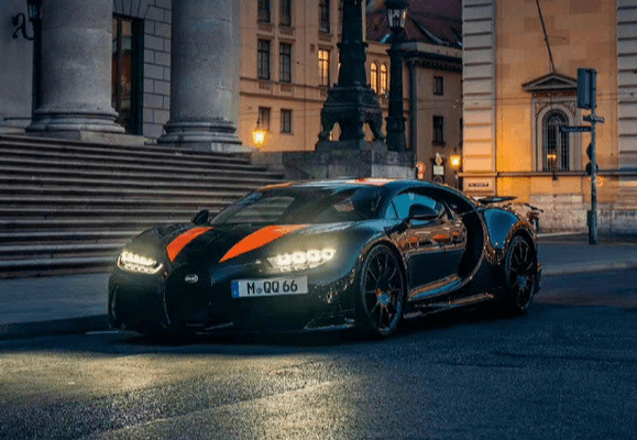 Looking up at the U9 at 391.94 km/h: the world's third largest Bugatti and Koniseg