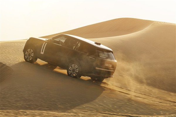 Test of China's best-selling million-dollar luxury car pure electric Land Rover Range Rover: Just like a fuel car