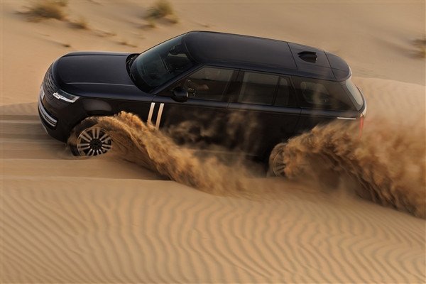 Test of China's best-selling million-dollar luxury car pure electric Land Rover Range Rover: Just like a fuel car